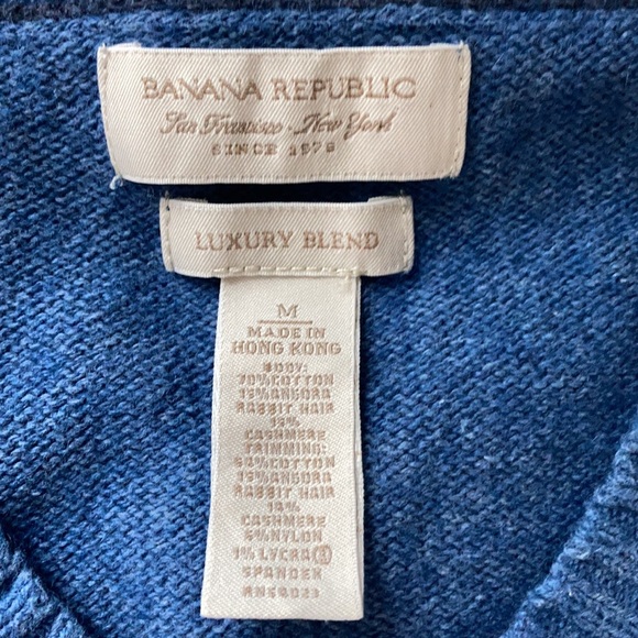 Banana Republic Luxury Blend V-Neck Sweater - Picture 3 of 4